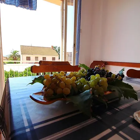 Three Bedroom With Terrace Appartamento *